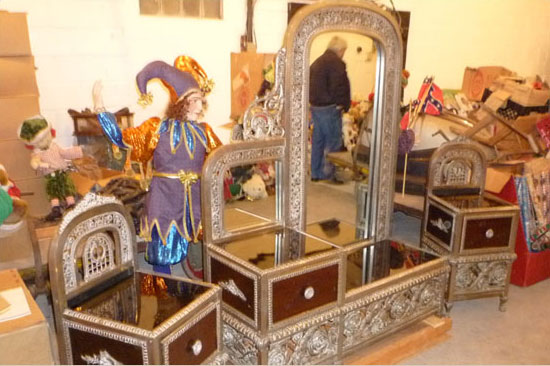 Mirrors & Chests