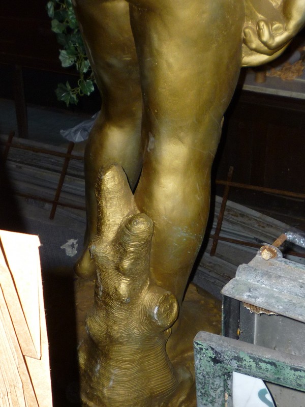 Огромная статуя Давида противный антиквариат