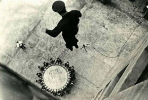 Fireman-jumping-from-a-building-e1311020812199-634x428