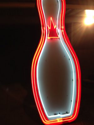 bowling-pin-neon-1