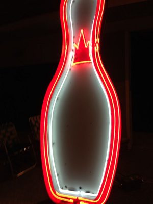 bowling-pin-neon-2