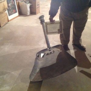 shovel-giant-movie-prop-3