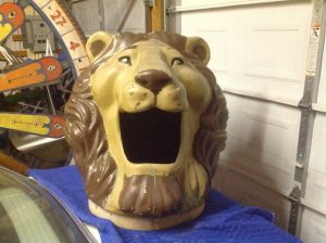 lion trash can lid 4