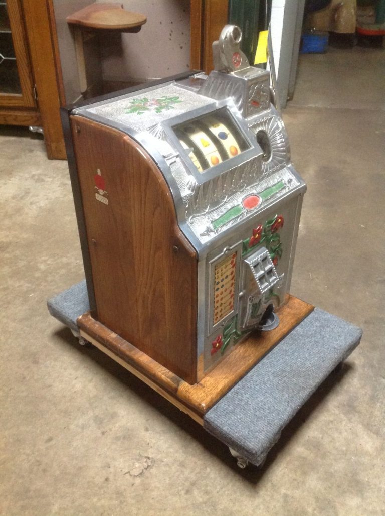 Antique Mills Poinsettia Slot Machine 5 Cent « Obnoxious Antiques